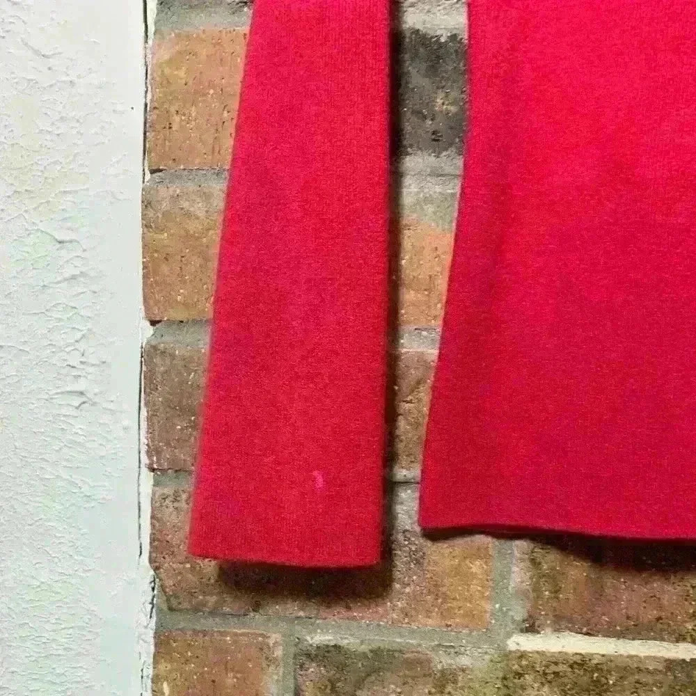 Y2k Going out Red long sleeve top with circle cut out detail - Picture 5 of 5